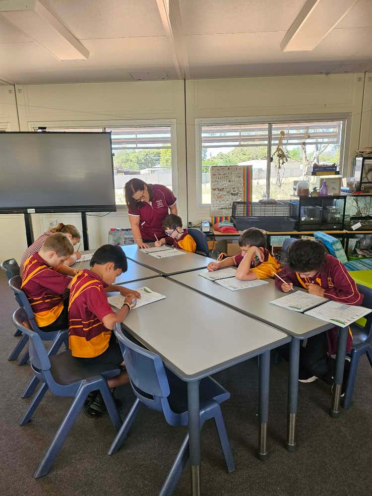 Teacher working with students in Learning Hub